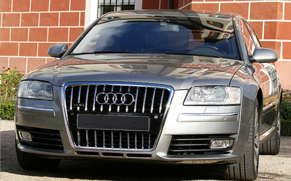 Facelift Audi A8 D3 modified to S8 Look with W12 Grill 