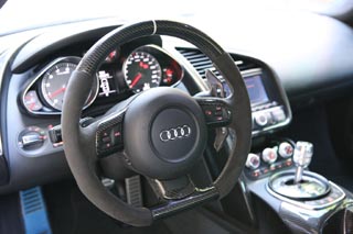 MACR8-05_audi_r8_cf_steering_trim