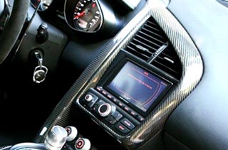 MACR8-09_audi_r8_cf_radio_nav_ac_trim